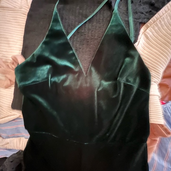 Elegant Green Velvet Jumpsuit - Picture 4 of 7